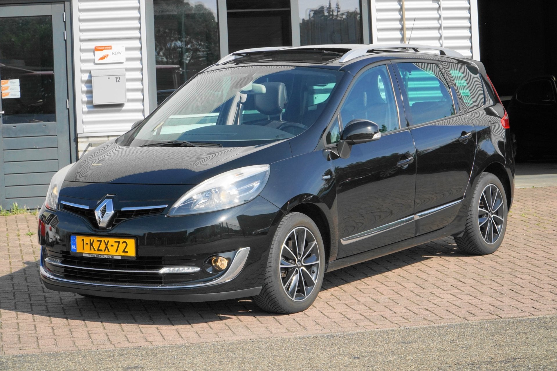 Renault Grand Scénic 1.2 TCe Bose 1STE EIG. PANO BOSE NAVI, Auto's, Renault, Voorwielaandrijving, Gebruikt, 4 cilinders, Zwart