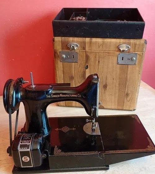 Singer 221-1 Featherweight naaimachine met koffer UNIEK, Antiek en Kunst, Antiek | Naaimachines, Verzenden