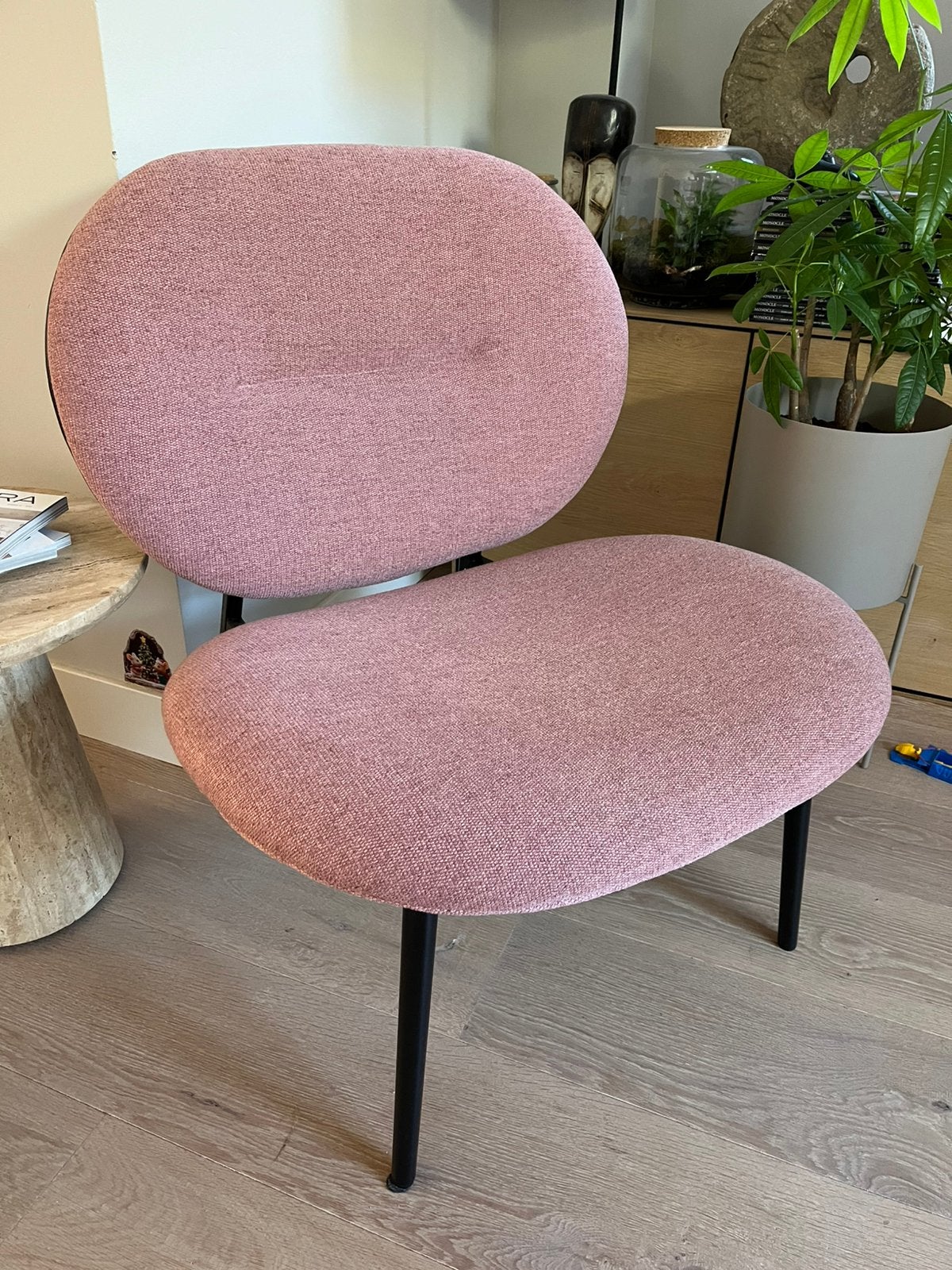 Stoel van het merk Zuiver (zachtroze), Huis en Inrichting, Stoelen, Ophalen, Zo goed als nieuw, Overige kleuren, Eén