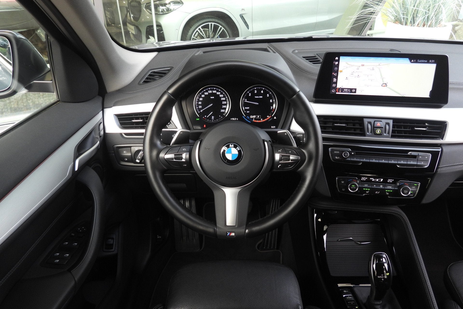 BMW X1 xDrive20i xLine Automaat / Trekhaak / Sportstoelen /, Auto's, Gebruikt, Euro 6, Leder en Stof, 1545 kg