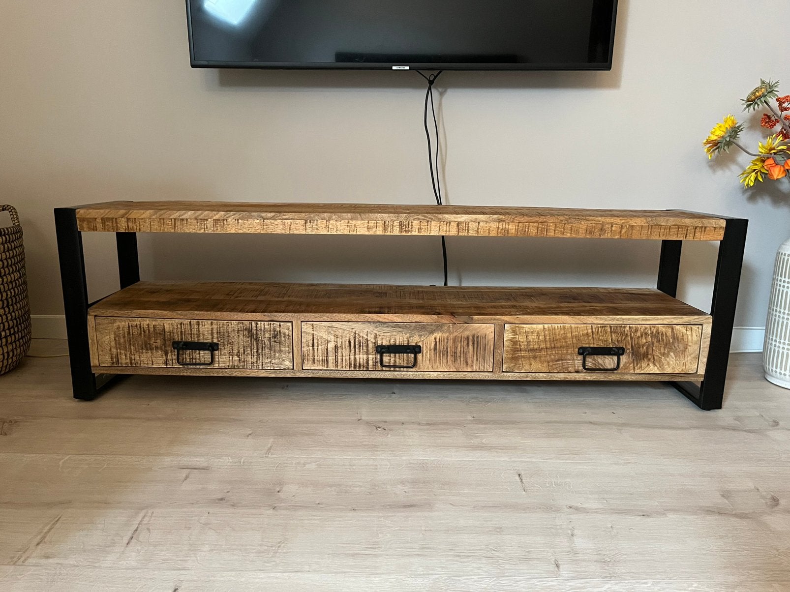 TV meubel Mangohout te koop!!, Huis en Inrichting, Kasten | Televisiemeubels, Ophalen, 100 tot 150 cm, Zo goed als nieuw, Minder dan 100 cm