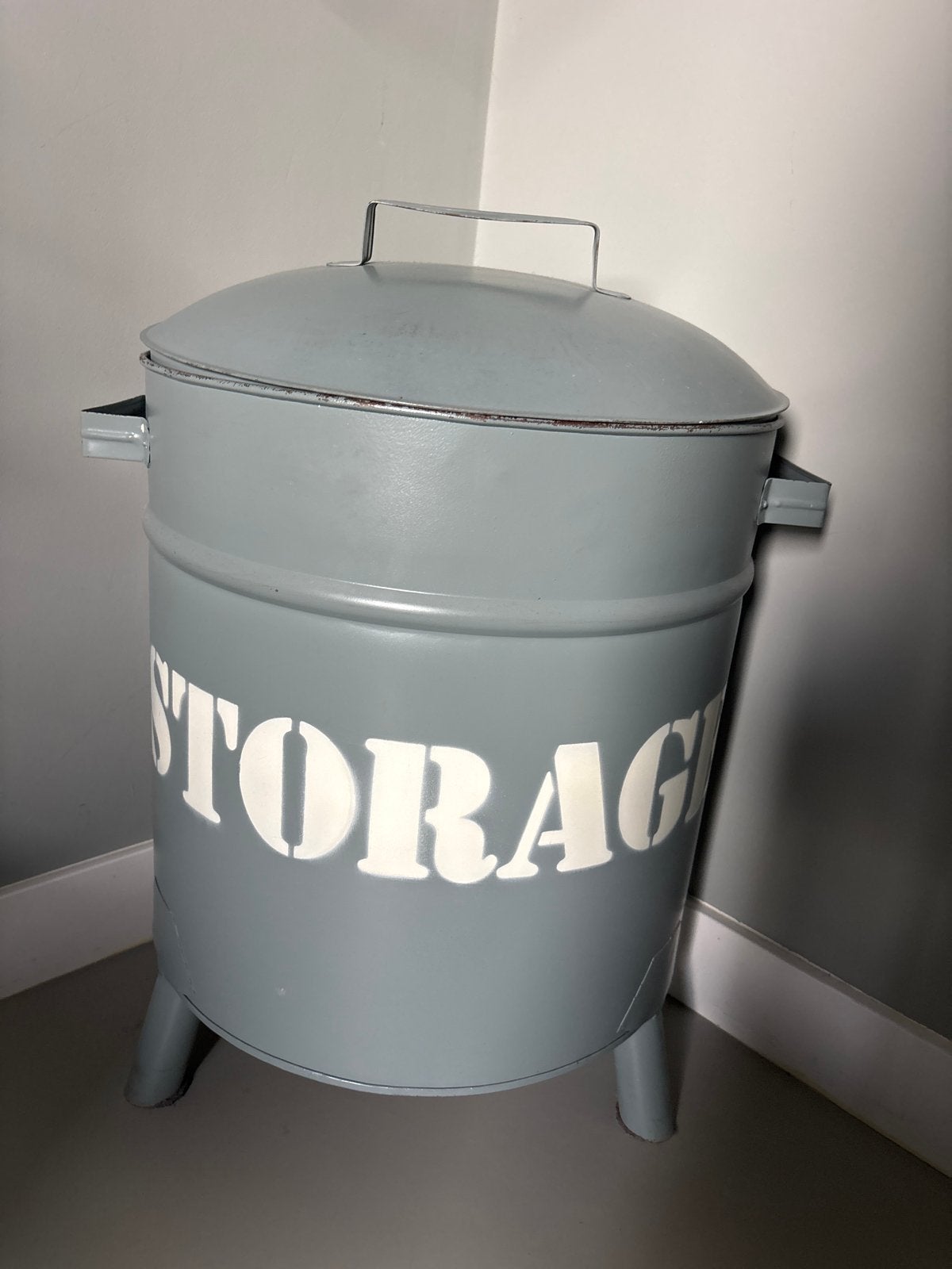 Groen/Grijze metalen opbergton met deksel  - 'Storage', Ophalen, 50 – 75, Minder dan 50 cm, Zo goed als nieuw