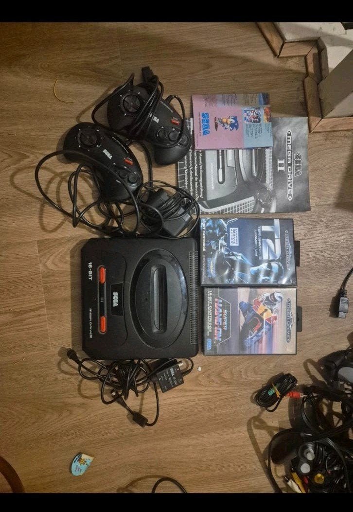Sega Mega Drive 2  en 2 games, Met games, Mega Drive, Met 2 controllers, Ophalen of Verzenden