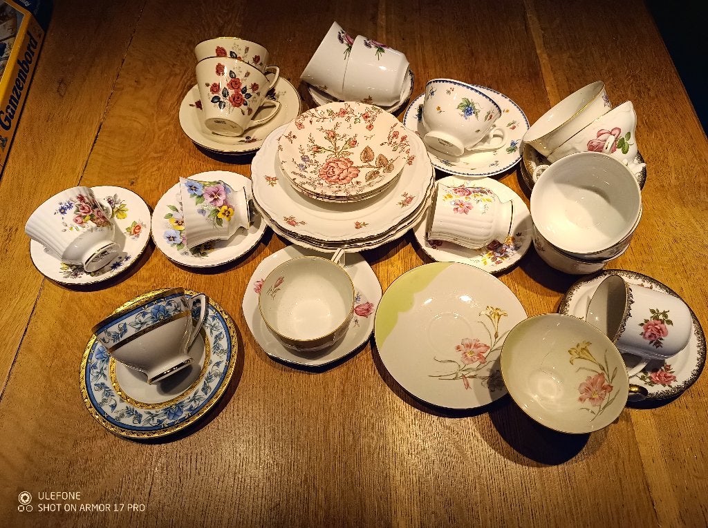 los bloemetjes ( Engels )high tea servies, Ophalen of Verzenden