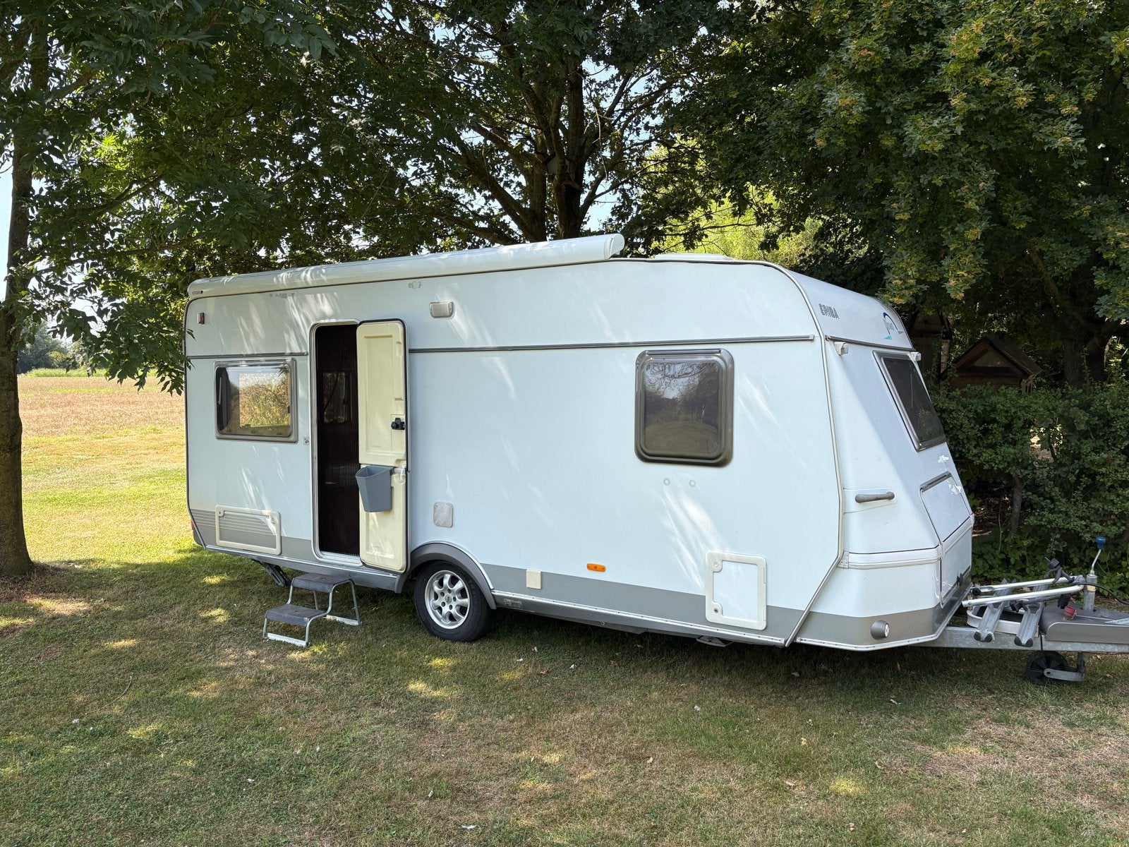 Eriba Nova 545- Complete caravan met casetteluifel, Schokbreker, Vast bed, Rondzit, Particulier