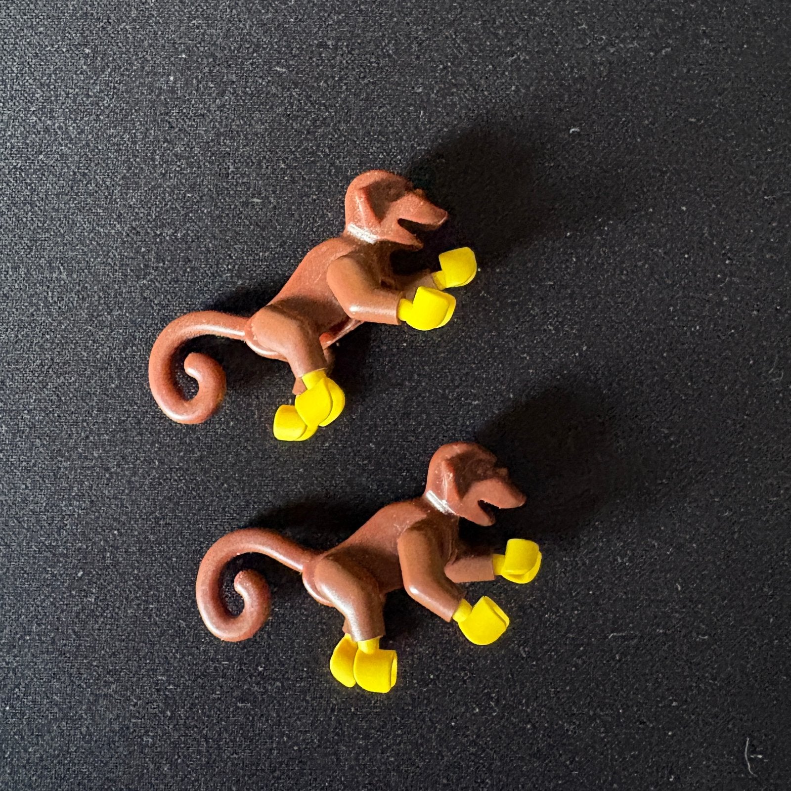 2x Lego apen bruin met gele pootjes, Ophalen of Verzenden, Gebruikt, Overige merken