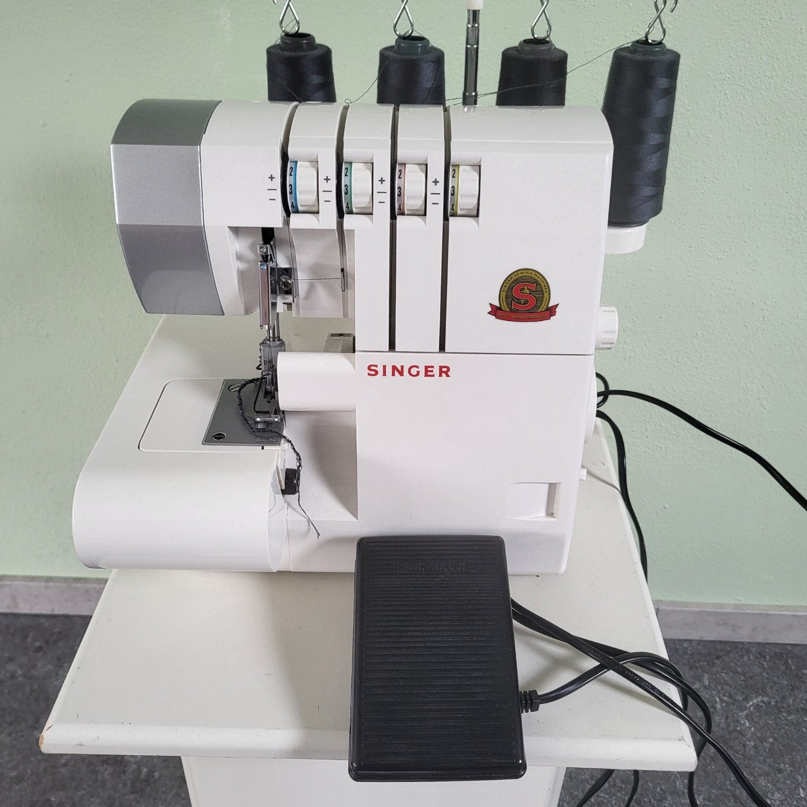 Singer lockmachine, Ophalen, Zo goed als nieuw, Naaimachine, Singer