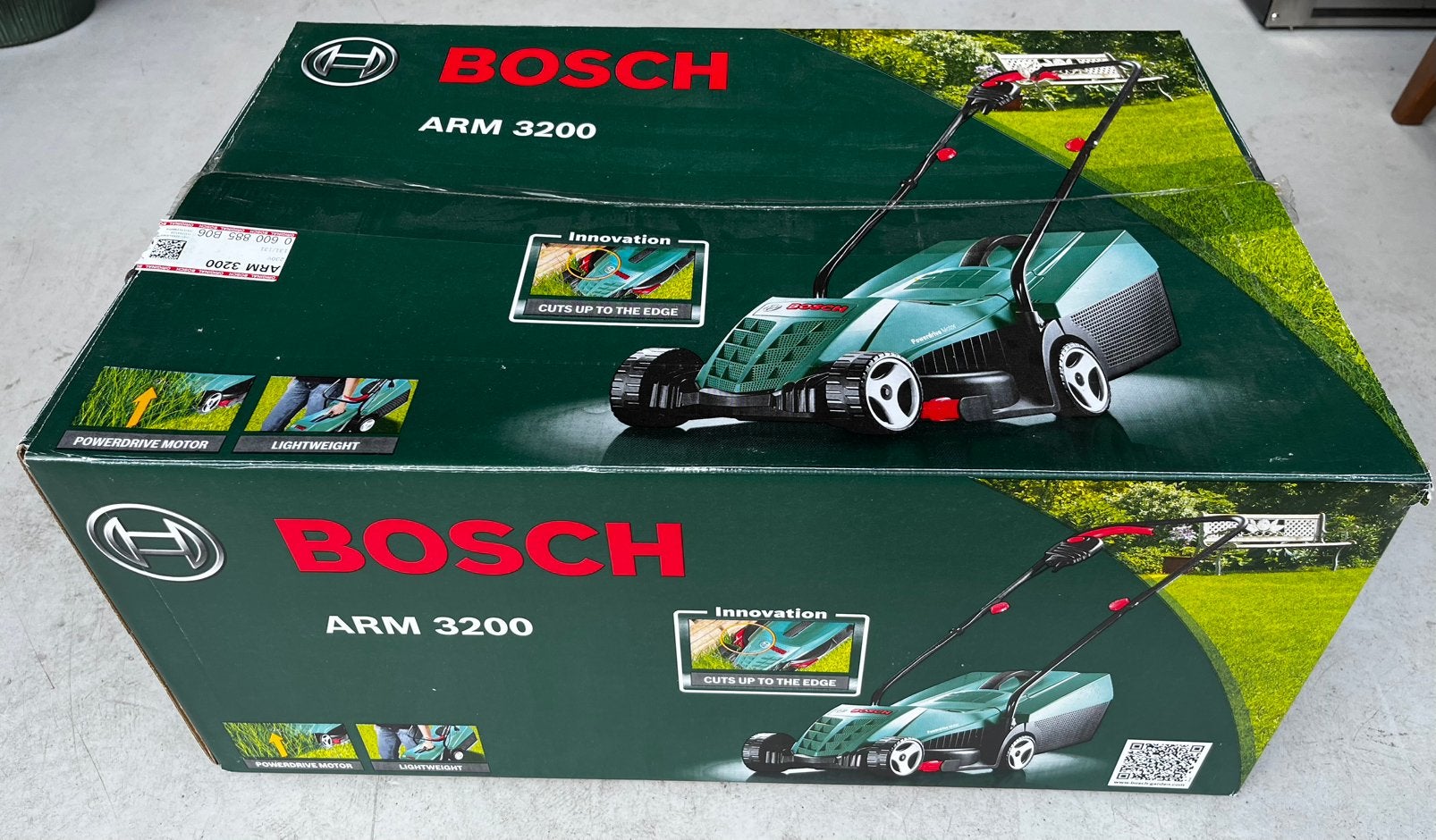 Nieuwe Bosch ARM 3200 grasmaaier met opvangbak en doos, Tuin en Terras, Grasmaaiers, Cirkelmaaier, Elektrische grasmaaier, Nieuw