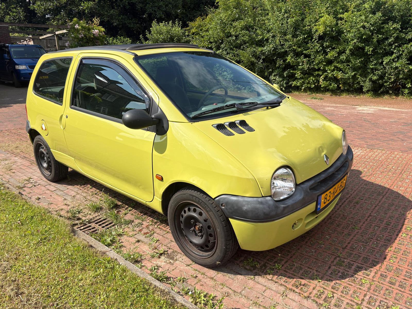 Gele Renault Twingo 1.2 16V uit 2001, Voorwielaandrijving, 4 cilinders, 4 stoelen, Geel