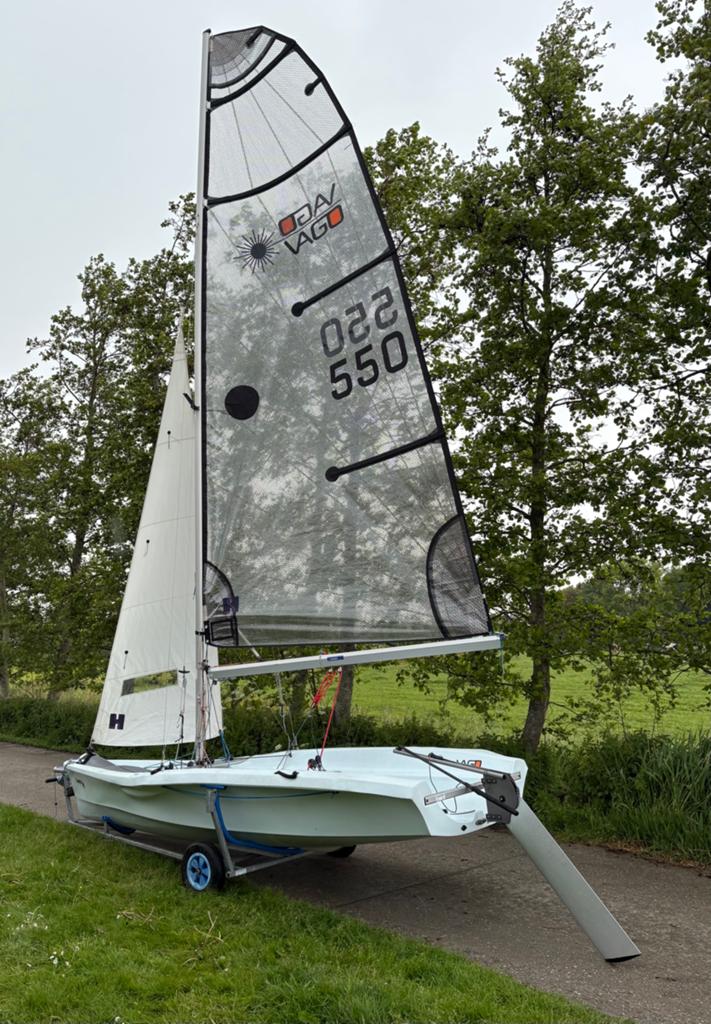 Laser Vago, Watersport en Boten, Open zeilboten, Zo goed als nieuw, Laser, Laser, Dekzeil, Fok, Grootzeil, Inclusief trailer, Inclusief zeilen