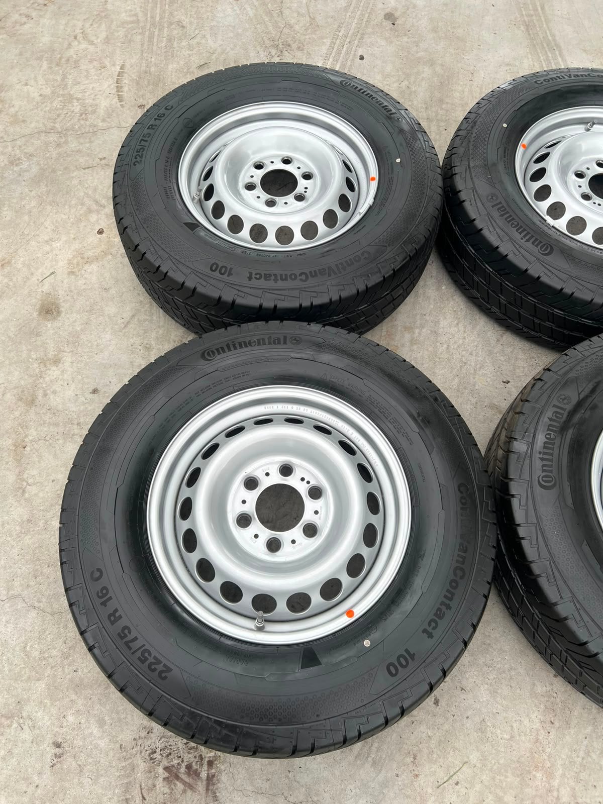 Originele Mercedes sprinter velgen banden 225 75 R16 C Conti, Auto-onderdelen, Bestelwagen, 16 inch, Banden en Velgen, Nieuw