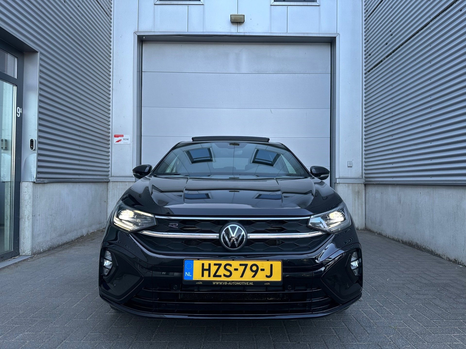 Volkswagen TAIGO 1.0 TSI R-Line |DSG|Pano|Iq lights|Camera|A, Dealer onderhouden, Stof, Gebruikt, Zwart