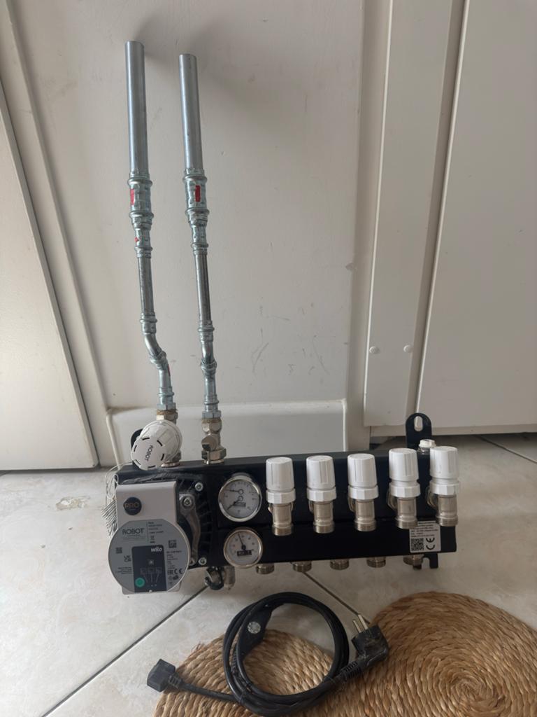 Robot Vloerverwarming Verdeler 5 Groeps met Wilo Para Pomp, Doe-het-zelf en Verbouw, Verwarming en Radiatoren, Ophalen, Gebruikt