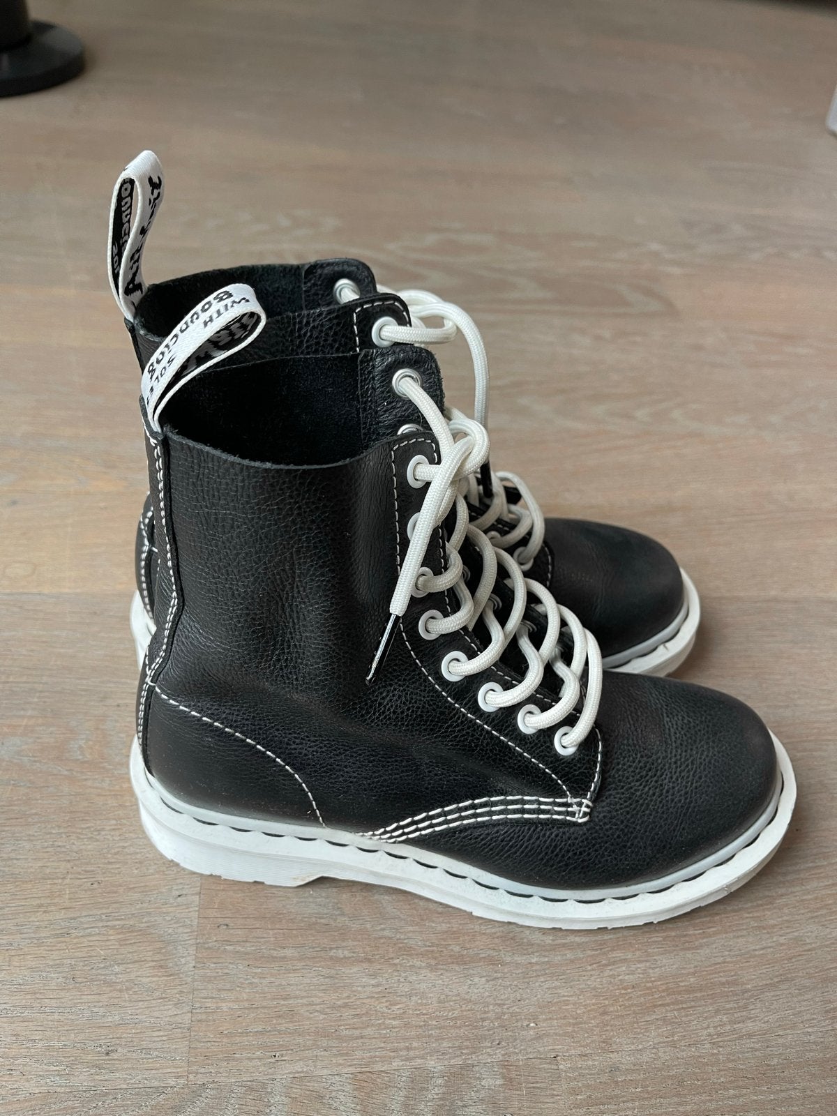 Dr. Martens Pascal laarzen maat 37, zo goed als nieuw, Kleding | Dames, Schoenen, Ophalen of Verzenden, Zo goed als nieuw, Zwart