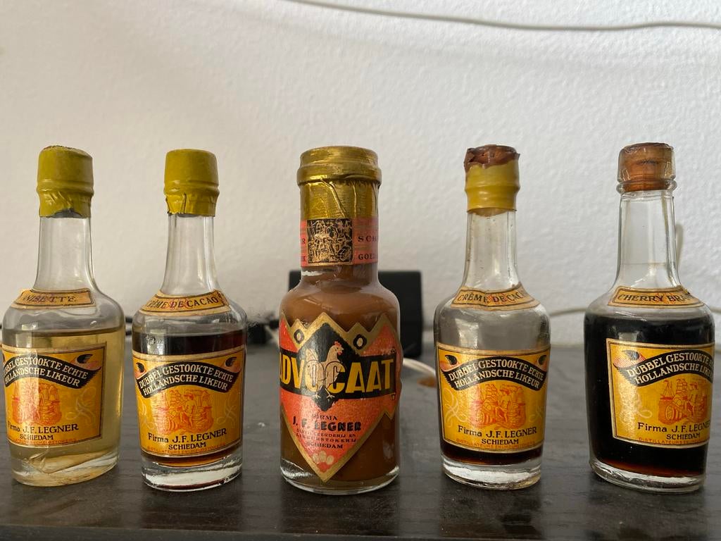 Oude drankflesjes Firma J.F. Legner uit Schiedam, Ophalen of Verzenden, Gebruikt