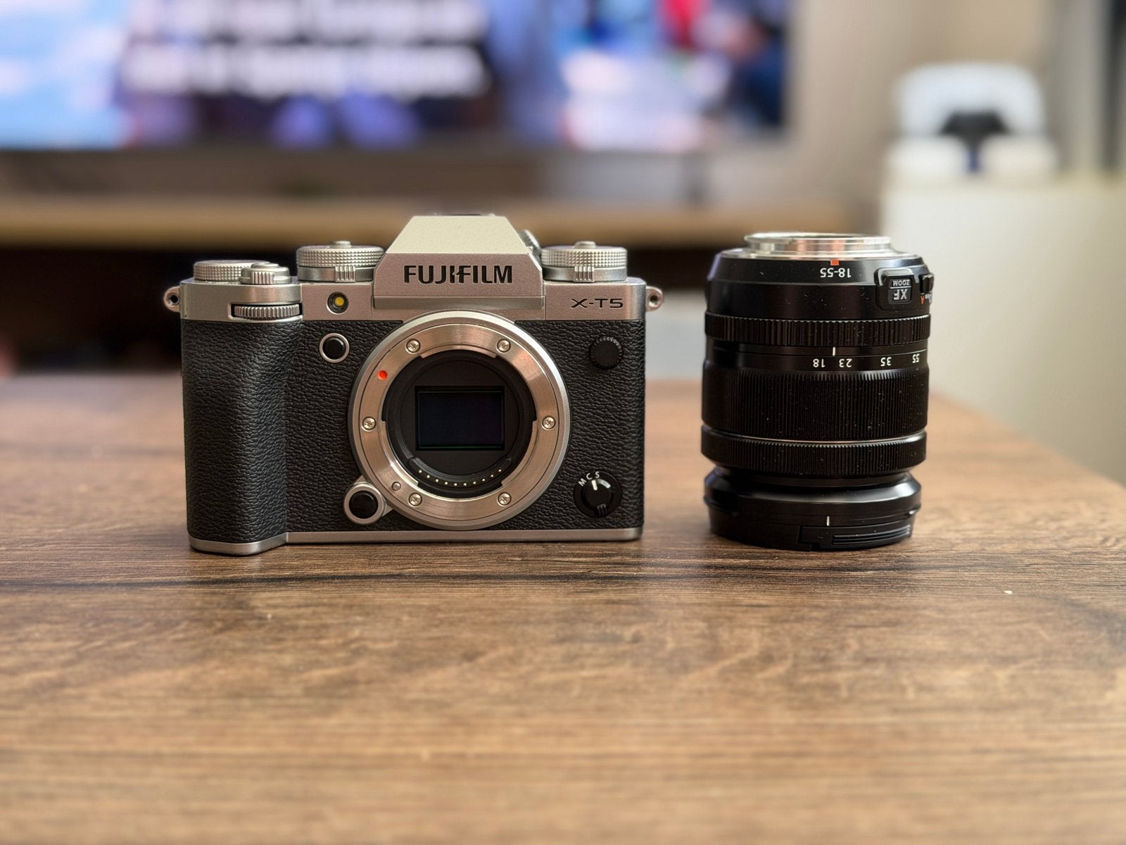 Fujifilm X-T5 Zilver met 18-55mm lens - Zo goed als nieuw, Lensdop, Bluetooth, Ophalen of Verzenden, Zo goed als nieuw