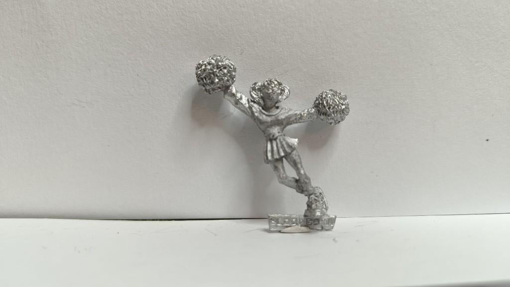 Metal bloodbowl cheerleader, Ophalen of Verzenden, Nieuw, 1:50 of kleiner, Figuur of Figuren