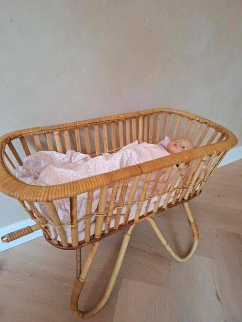 Poppenwieg rotan, Ophalen, Zo goed als nieuw, Babypop
