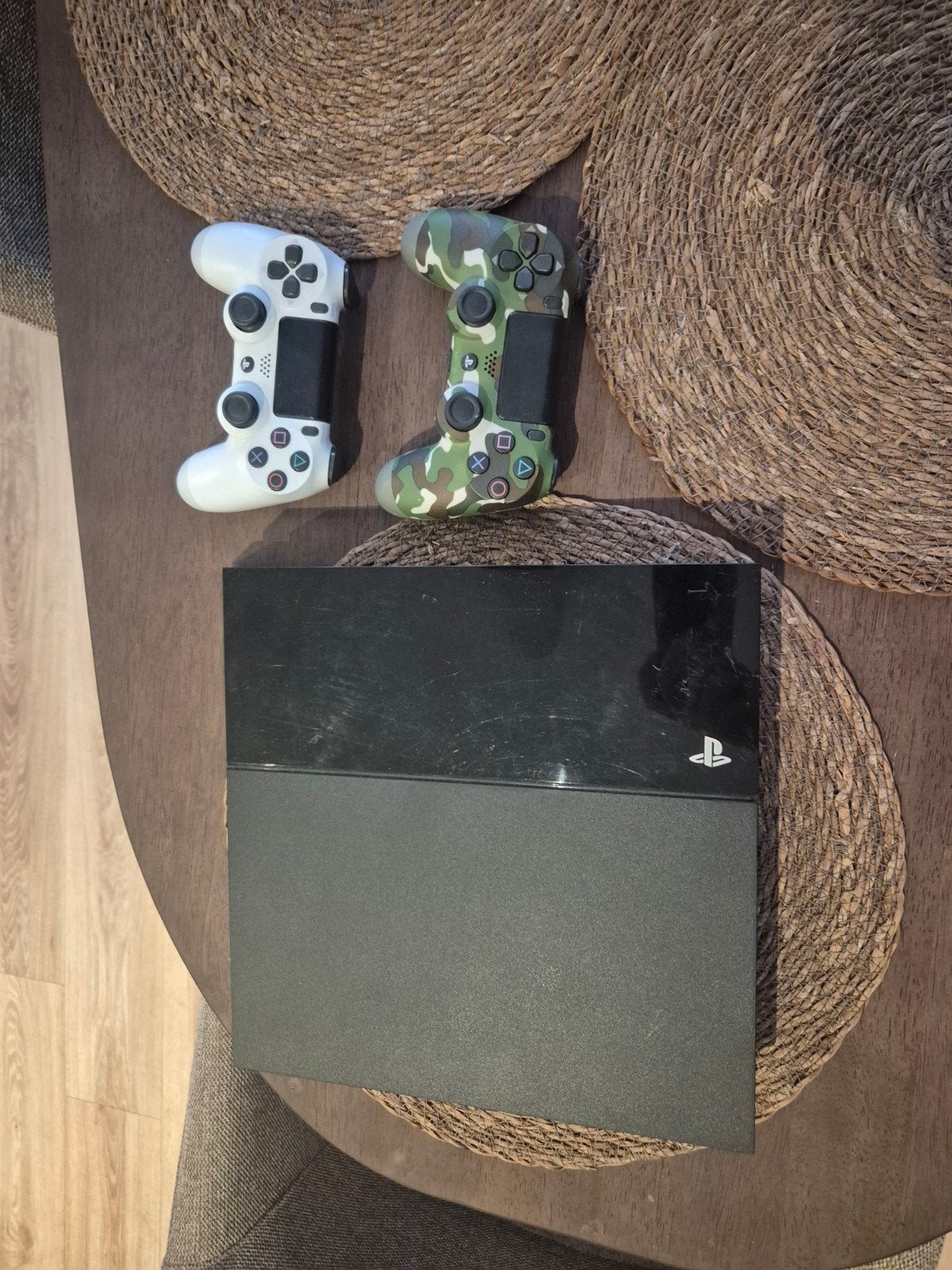 Playstation 4 500gb + 2 controllers + 11 games, Ophalen