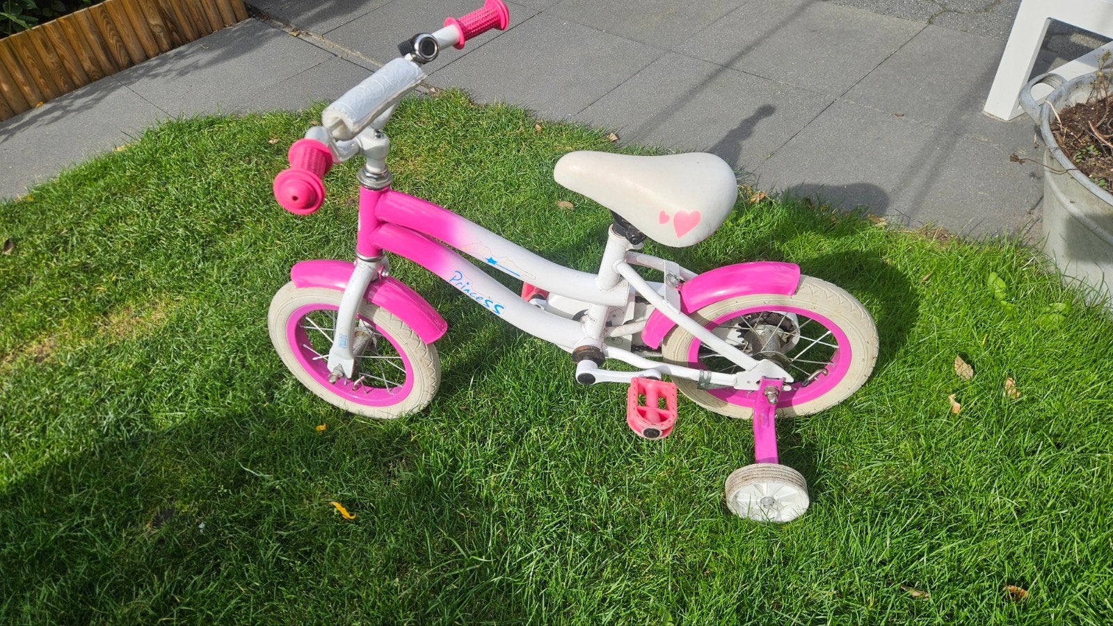 Roze kinderfiets met zijwieltjes - Princess 12 inch, Fietsen en Brommers, Fietsen | Kinderfietsjes, Ophalen, Terugtraprem, Zijwieltjes