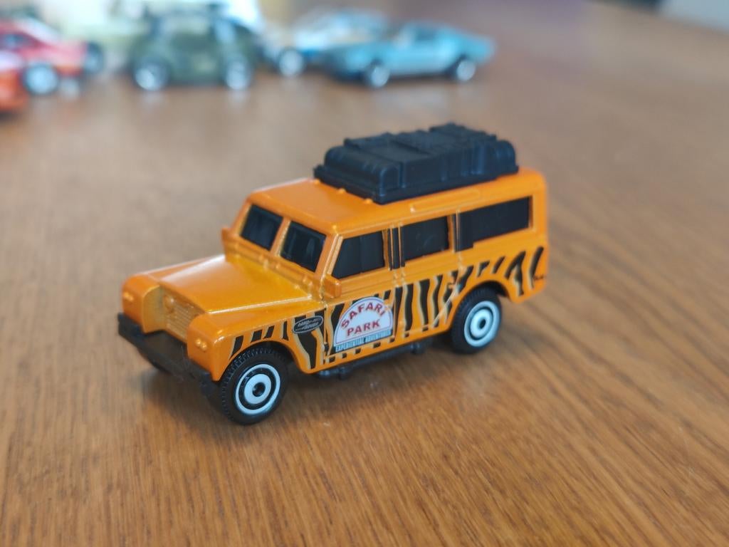 Matchbox Land Rover Defender Safari ORANJE, Ophalen of Verzenden, Zo goed als nieuw, Auto