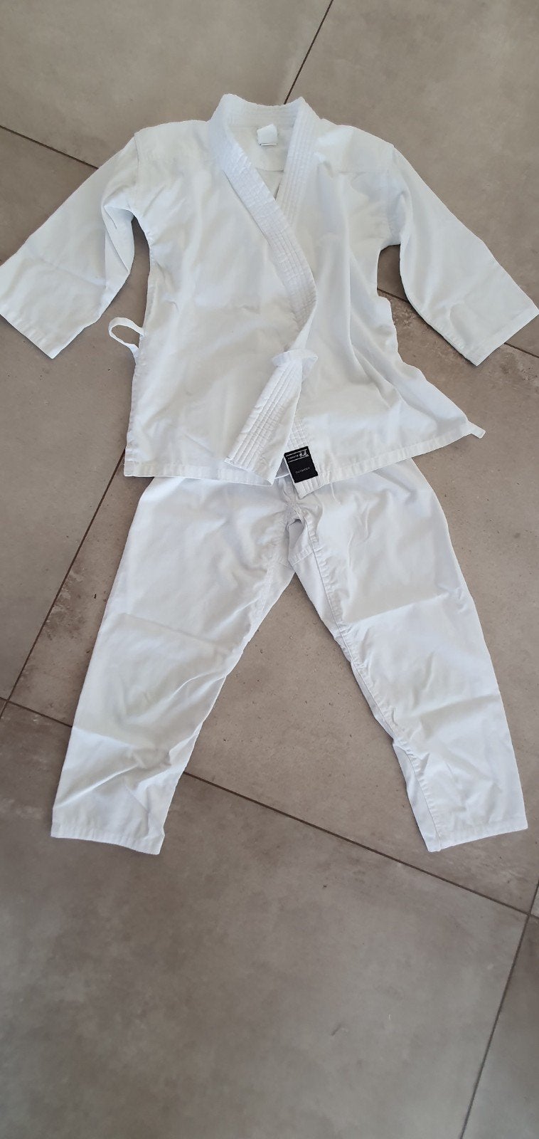 Wit vechtsportpak - Judo/Karate -Decathlon, Sport en Fitness, Vechtsporten en Zelfverdediging, Ophalen, Gebruikt, Maat XS of kleiner