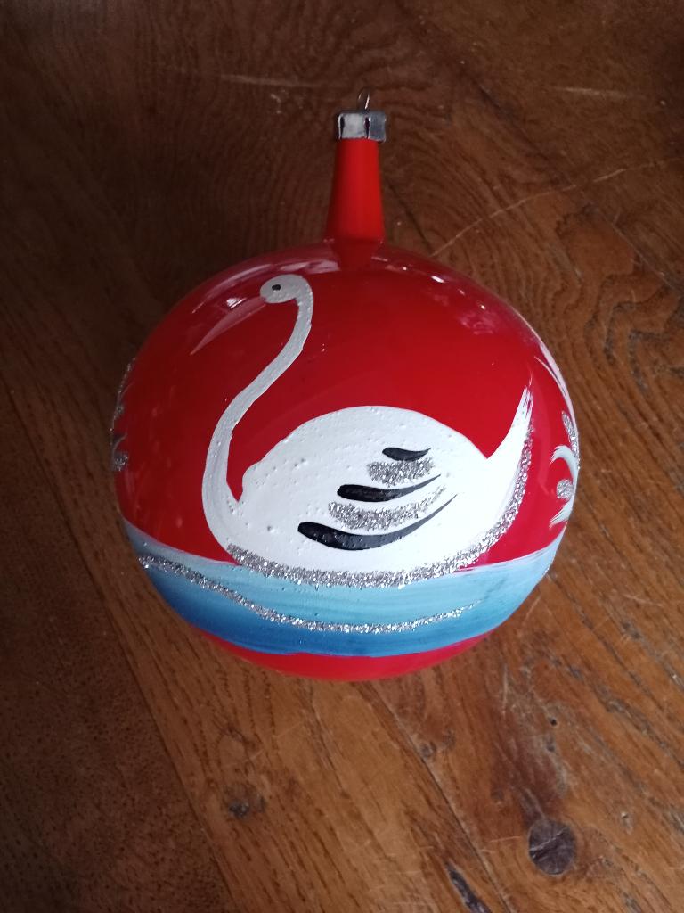 grote glazen kerstbal rood met zwaan schildering, Ophalen of Verzenden, Gebruikt