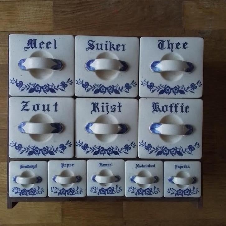 Kruidenkastje, Ophalen
