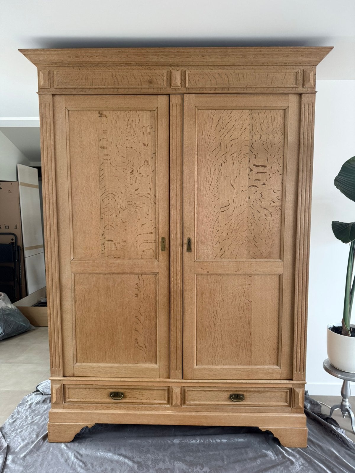 Mooie antieke hoge eiken kast met 2 lades, Ophalen