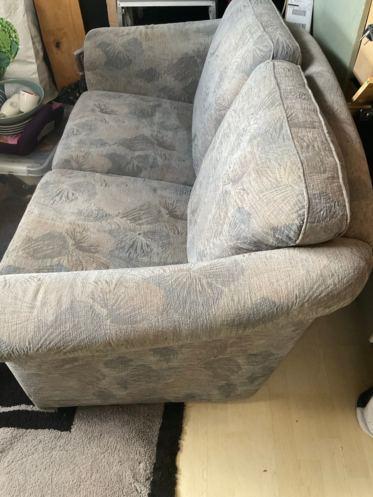 Gratis comfortabele tweepersoonsbank met bladmotief, Huis en Inrichting, Banken | Bankstellen, Ophalen, Gebruikt, 150 tot 200 cm