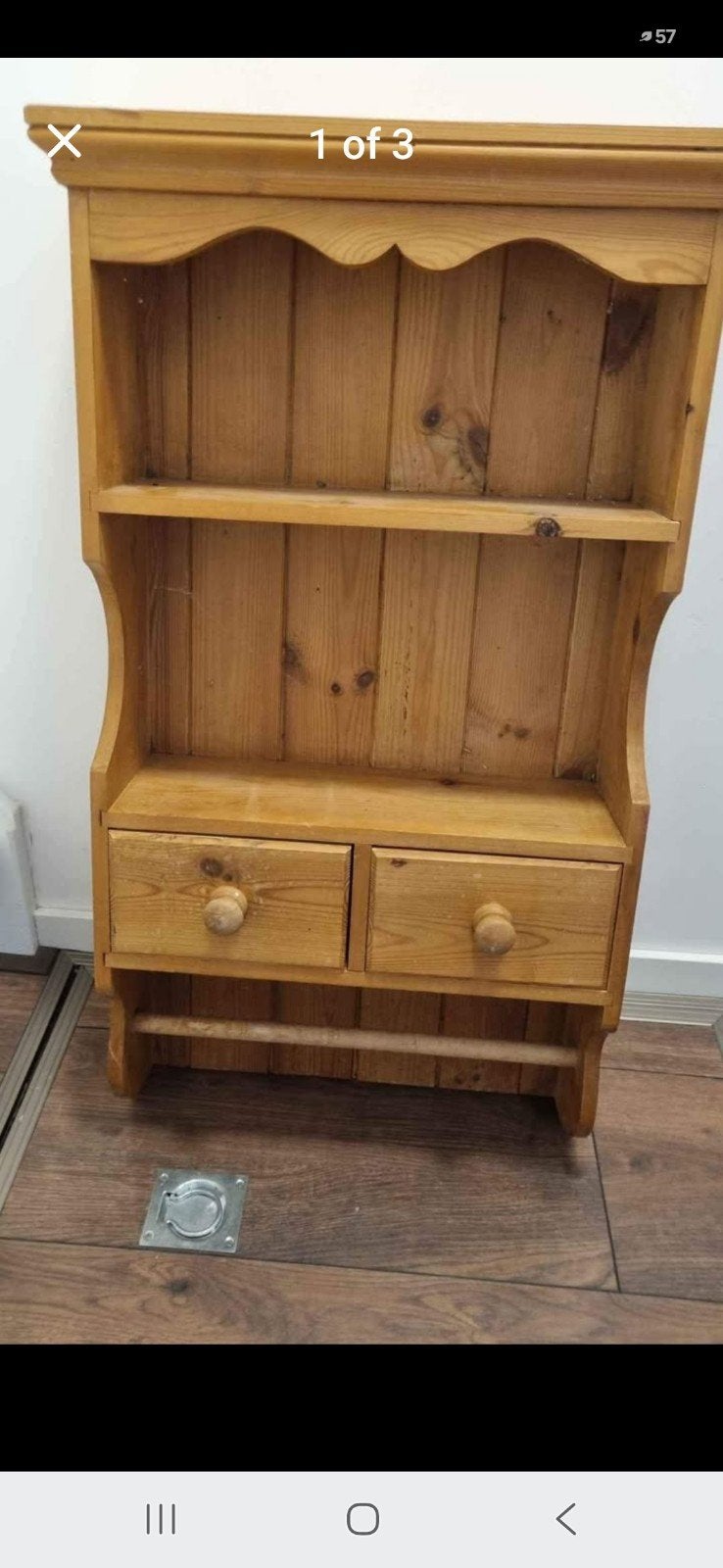 Houten wandrekje met lades en handdoekstang, Ophalen