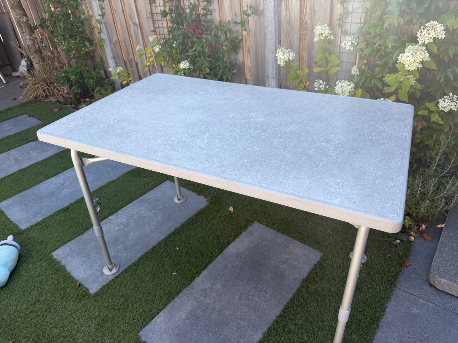 Campingtafel Crespo grijs verstelbaar, Caravans en Kamperen, Ophalen, Zo goed als nieuw, Campingtafel