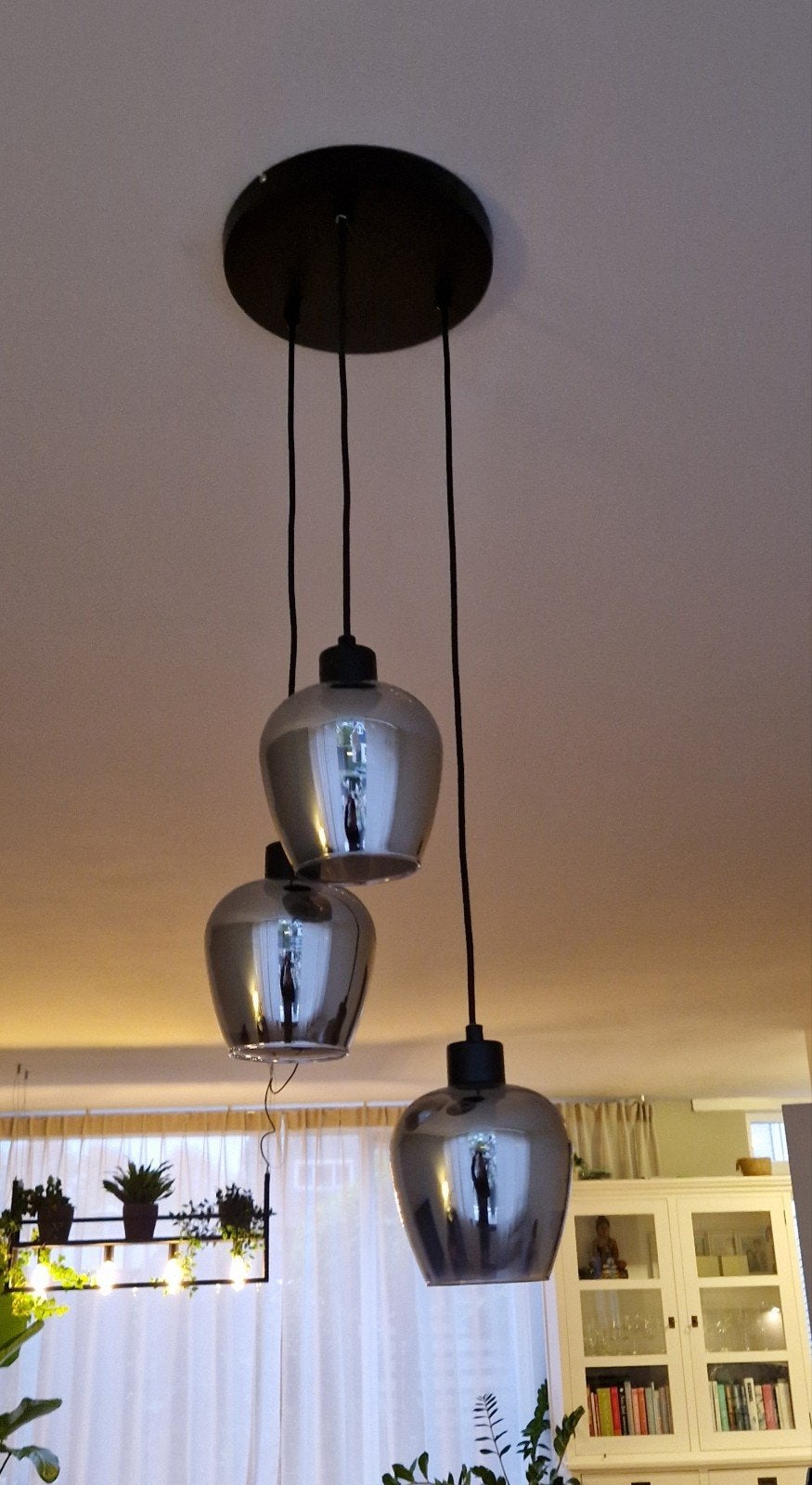 Moderne hanglamp met 3 glazen kappen, Ophalen, Gebruikt, E27 (groot), Glas
