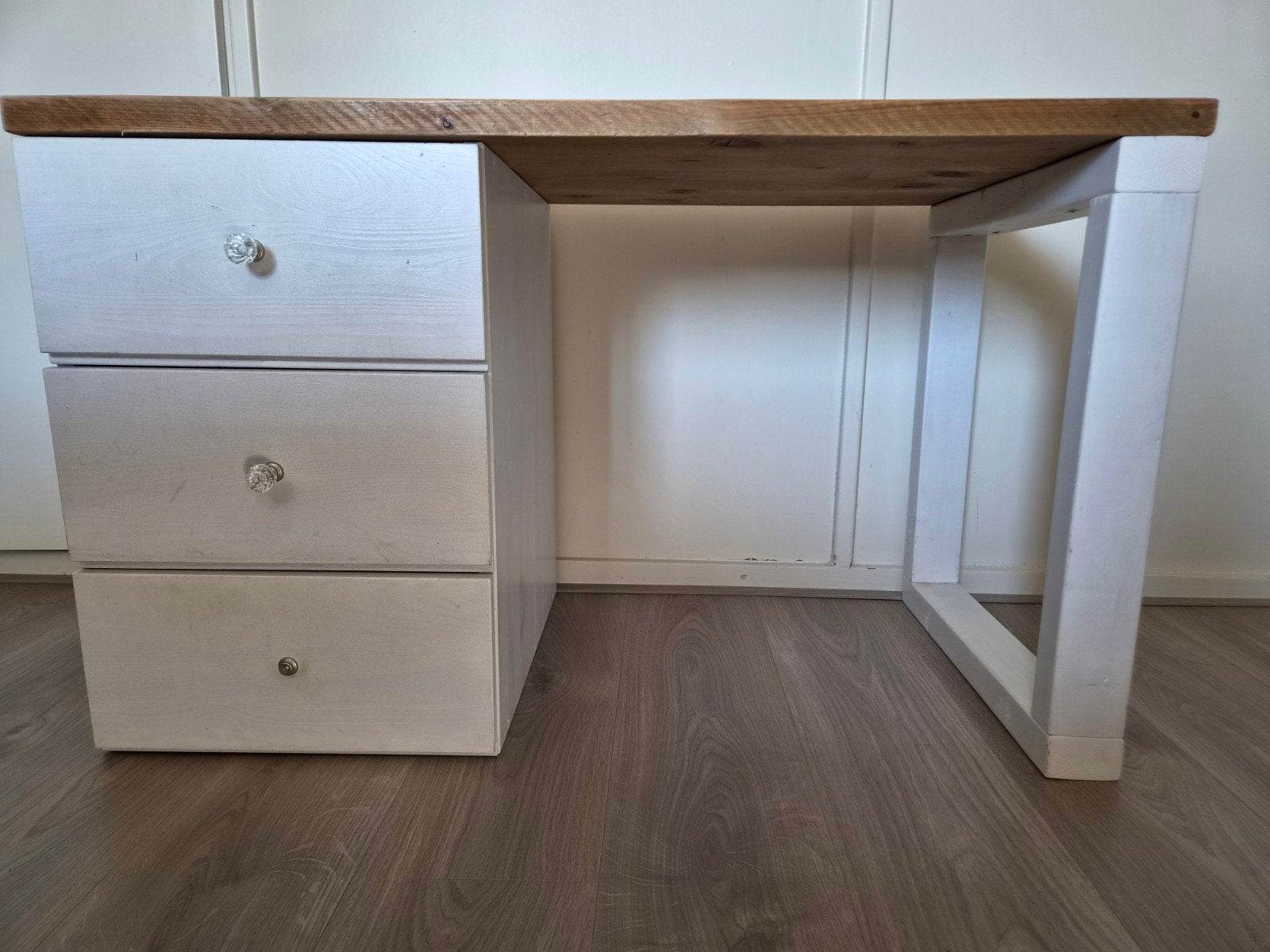 Houten bureau met lades - Wit/Bruin, Ophalen, Gebruikt, Hout, Wit
