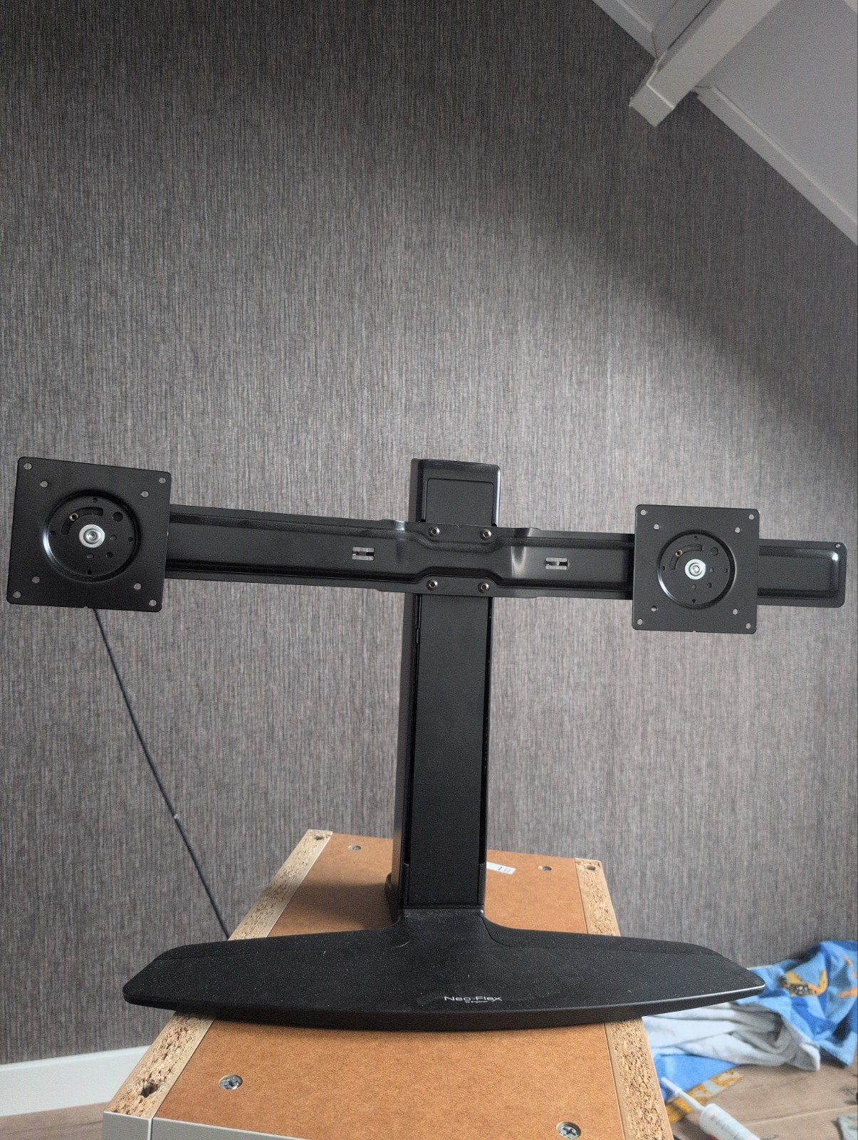 Neo-Flex by Ergotron Dual Monitor Arm - Zo goed als nieuw, Computers en Software, Monitoren, Ophalen of Verzenden, Zo goed als nieuw
