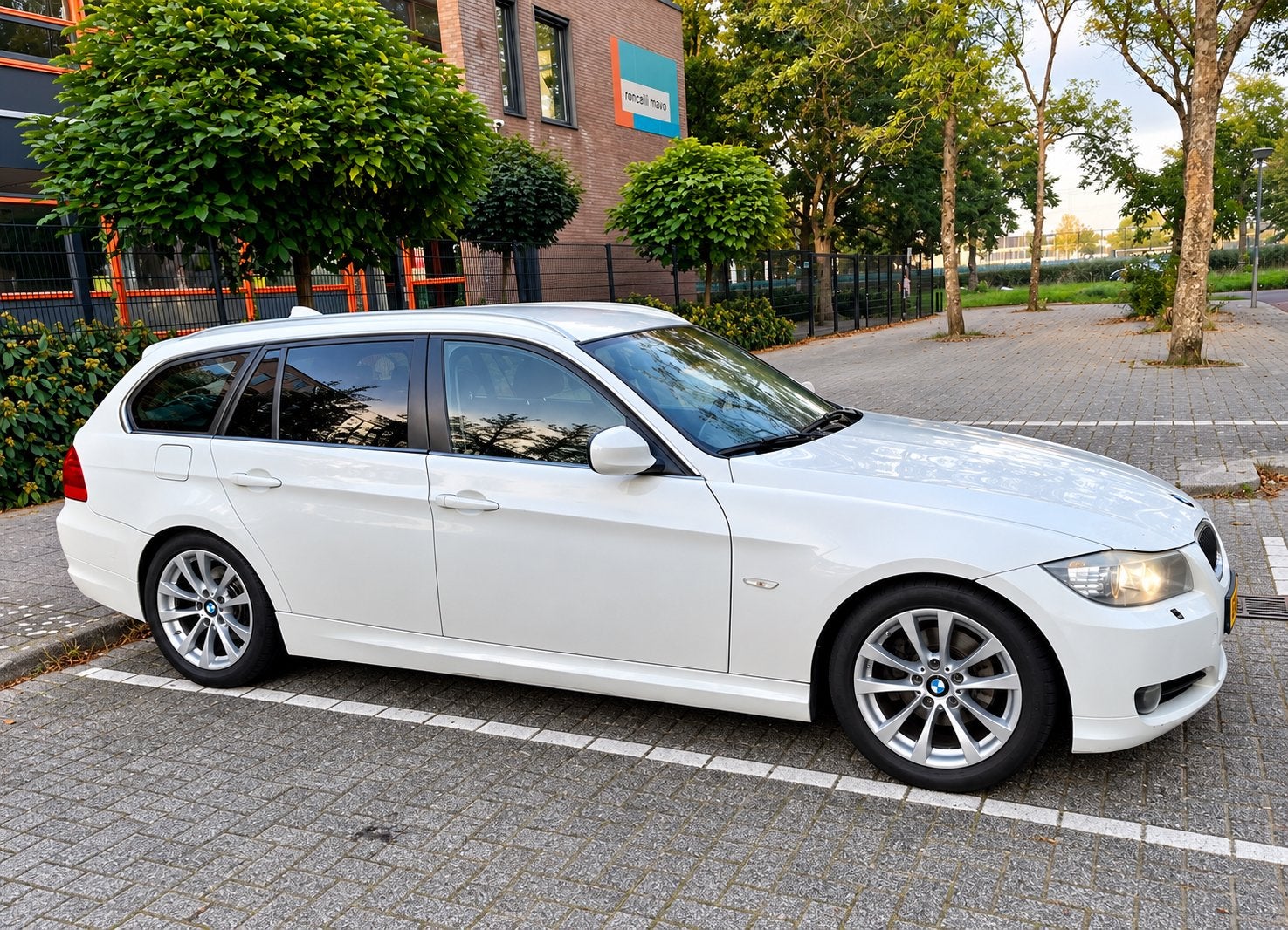 BMW 3-Serie 2.0 D 320 Touring 2011 Wit, Achterwielaandrijving, 1995 cc, 4 cilinders, Stationwagon