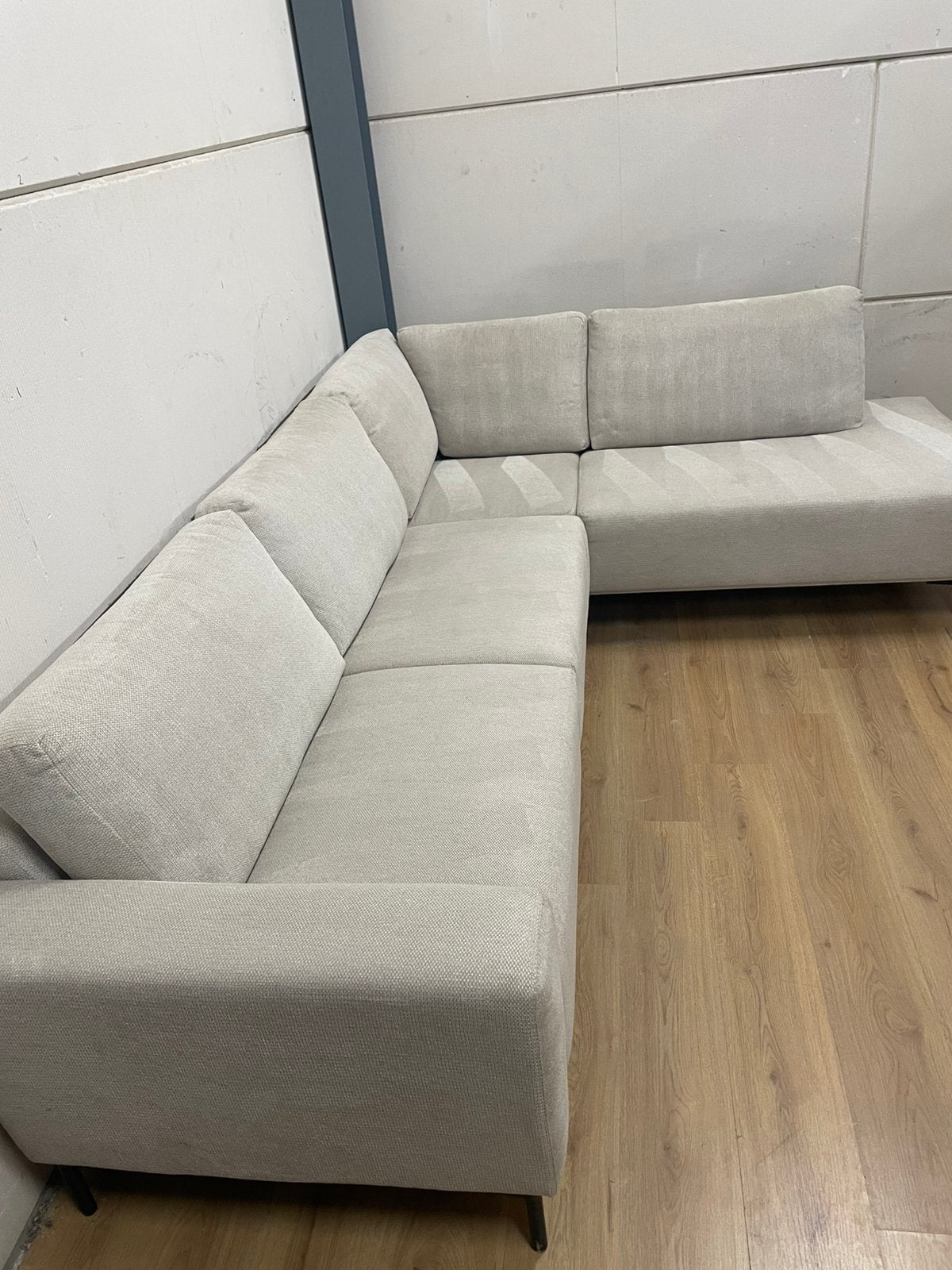 Mooie luxe suede beige creme hoekbank - GEREINIGD!!!, Huis en Inrichting, Ophalen, 250 tot 300 cm, Luxe, Hoekbank