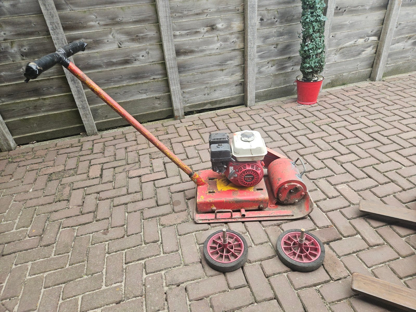 trilplaat samac  2500 met honda motor  5.5 pk, Ophalen, Gebruikt