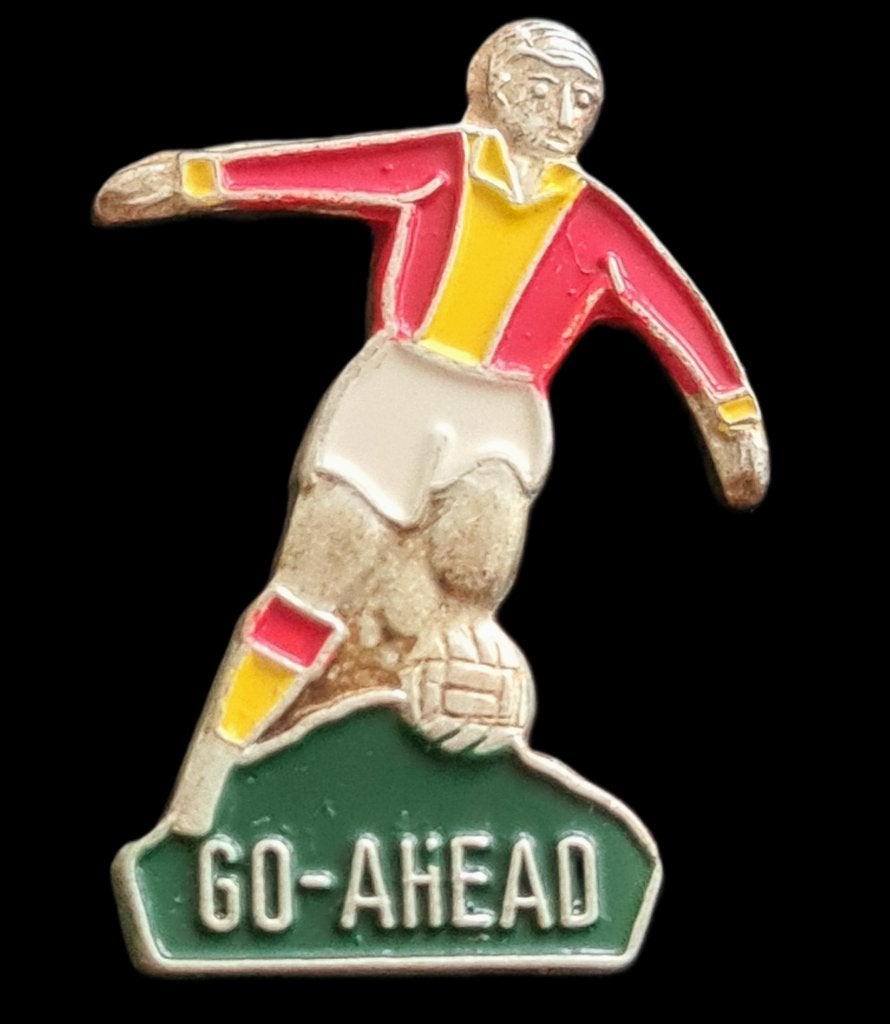 Go Ahead speler pin (2) gelakt, Verzenden, Nieuw, Transport, Speldje of Pin