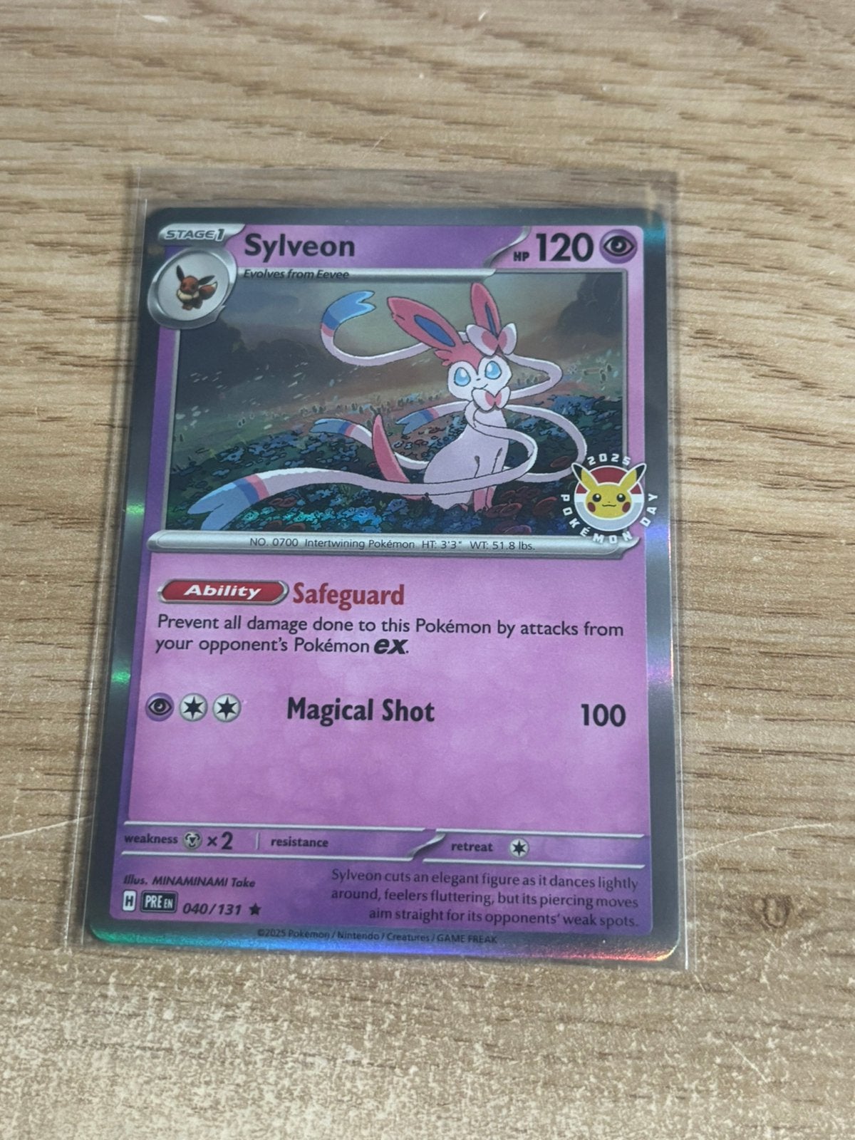 Sylveon 040/13 Prismatic Evolutions Pokemon Day 2025 Stamp, Ophalen of Verzenden, Zo goed als nieuw