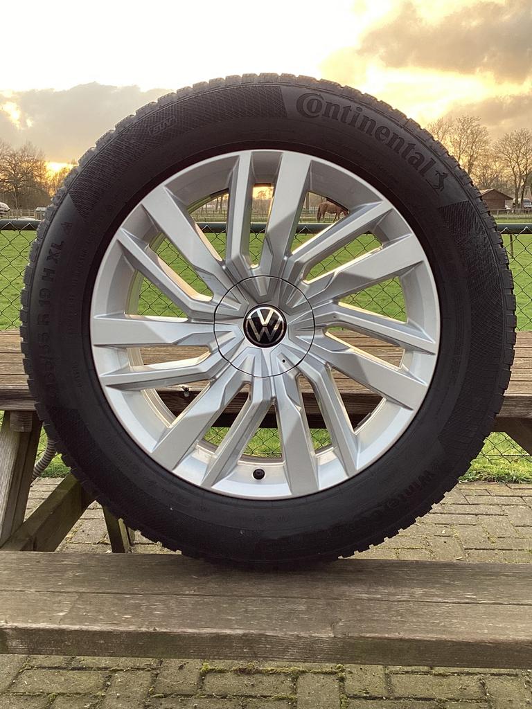 19” originele velg VW Touareg 255-55-19❄️banden 4x8 mm, Auto-onderdelen, Banden en Velgen, Banden en Velgen, Winterbanden, 19 inch