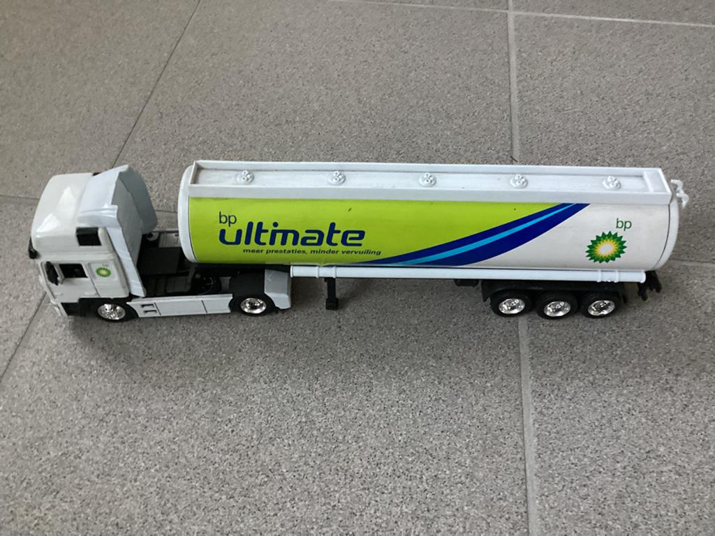 Te koop model vrachtauto, Hobby en Vrije tijd, Ophalen of Verzenden, Zo goed als nieuw, Bus of Vrachtwagen