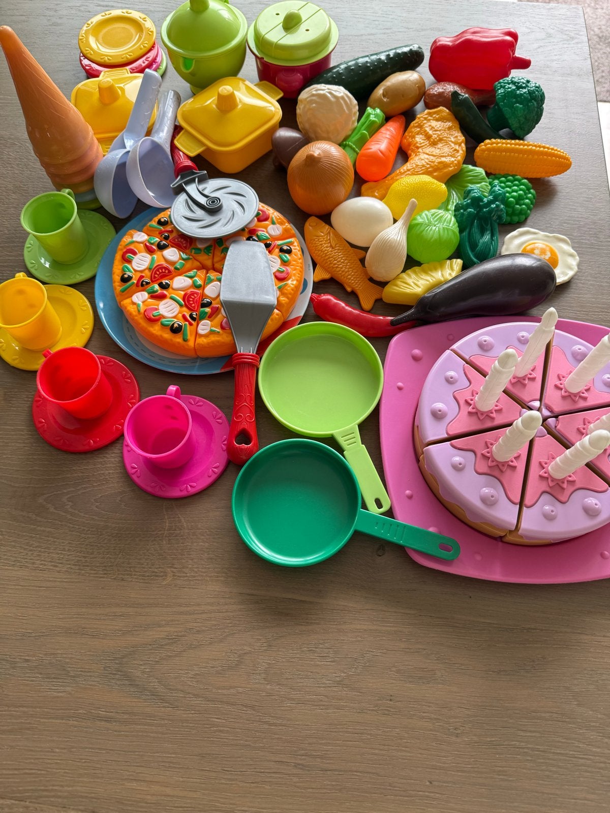 Grote speelgoedkeuken set: eten, pannen, servies en taart, Ophalen, Gebruikt, Jongen of Meisje