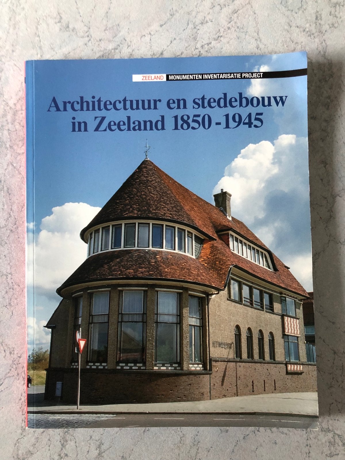 Architectuur en stedenbouw in Zeeland 1850-1945, Ophalen of Verzenden, Gelezen, Architectuur algemeen