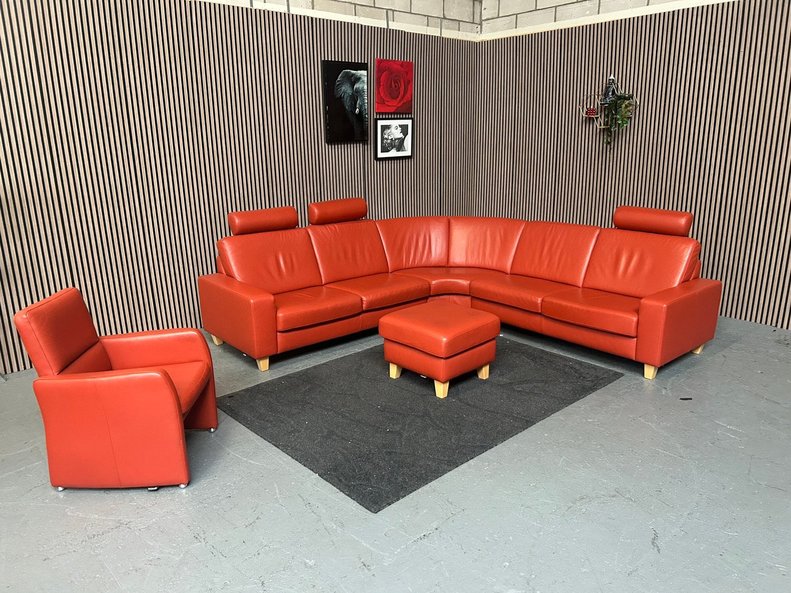 GRATIS LEVERING Hoekbank Montel Leer Rood 270X270 GEREINIGD, 250 tot 300 cm, Hoekbank, Leer, Ophalen of Verzenden