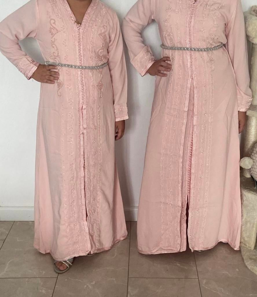 Elegante Roze Kaftan met Borduurwerk en Riem, Ophalen of Verzenden, Zo goed als nieuw
