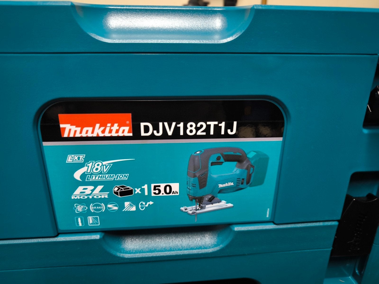 Makita DJV182T1J Decoupeerzaag - Nieuw in kist met 5.0Ah acc, Ophalen, Nieuw, Decoupeerzaag, Makita