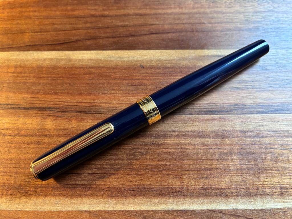 Diplomat Classic Vulpen <M>- Diepblauw met gouden accenten, Verzamelen, Pennenverzamelingen, Ophalen of Verzenden, Zo goed als nieuw