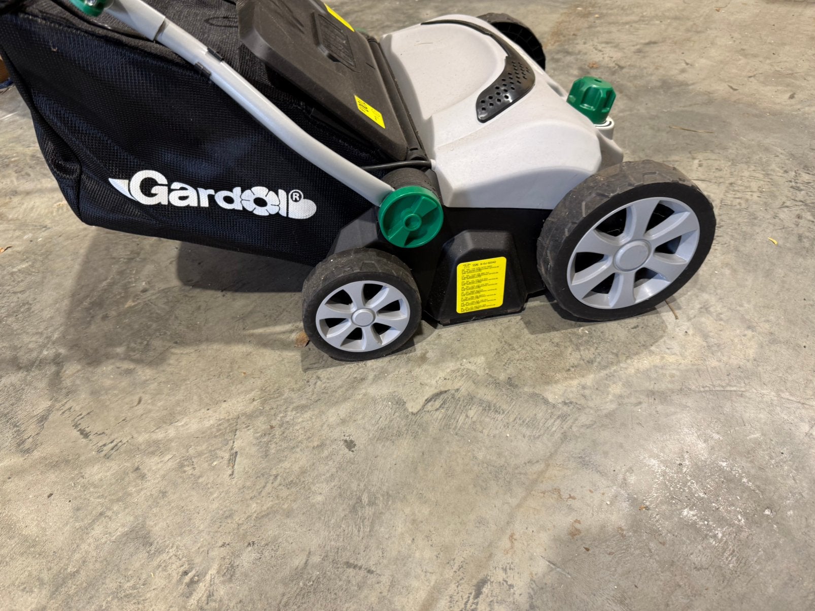 Verticuteermachine, Tuin en Terras, Grasmaaiers, Ophalen, Zo goed als nieuw