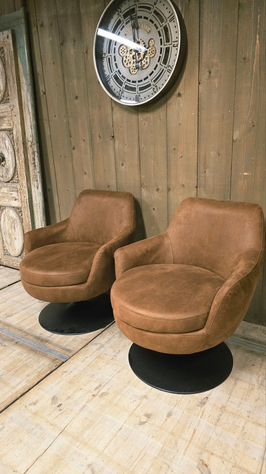 Mooie Draaibare Fauteuils Cognac Kleur Geschuurd Leer Nieuw, Huis en Inrichting, Nieuw, 75 tot 100 cm, Ophalen of Verzenden, 75 tot 100 cm